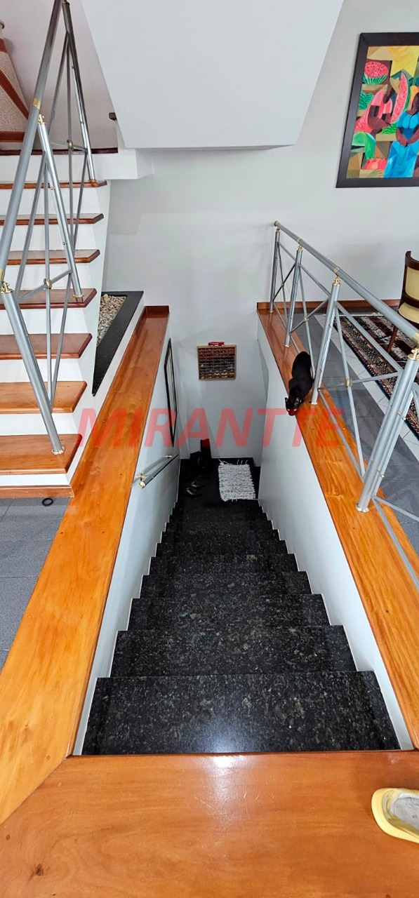 Sobrado de 380m² com 4 quartos em Jardim Guapíra