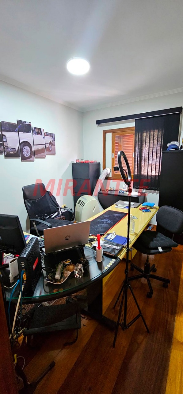 Sobrado de 380m² com 4 quartos em Jardim Guapíra