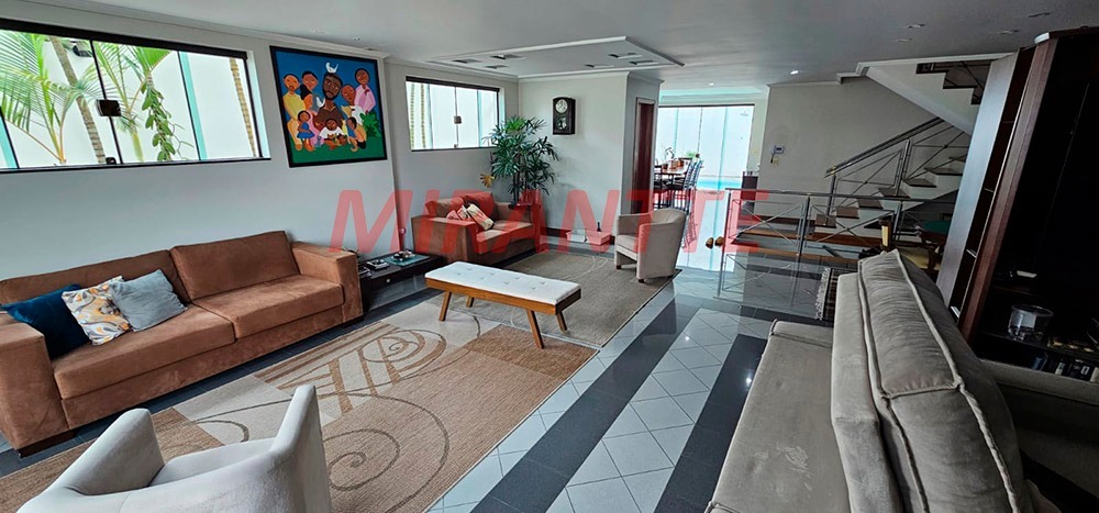 Sobrado de 380m² com 4 quartos em Jardim Guapíra