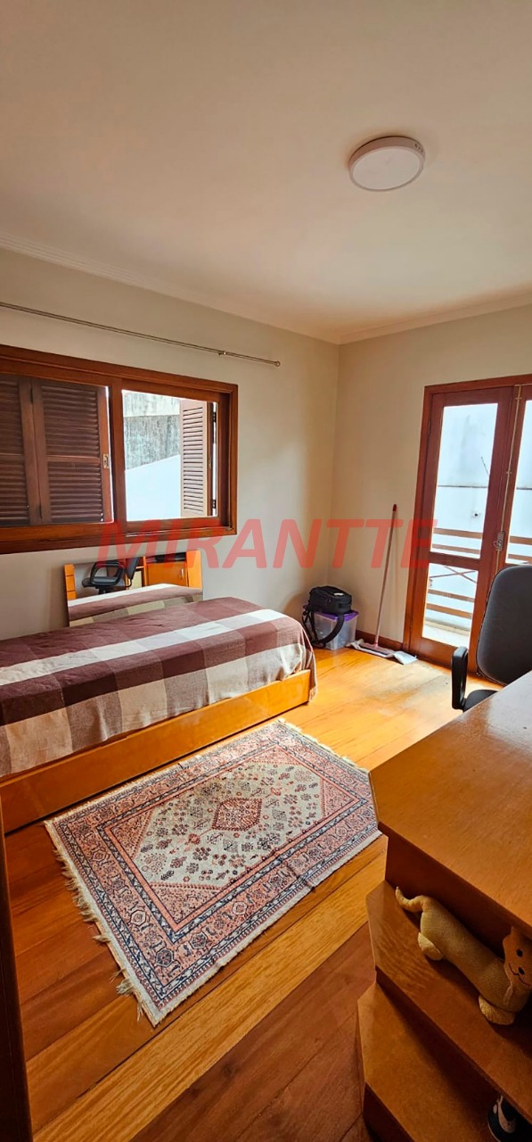 Sobrado de 380m² com 4 quartos em Jardim Guapíra