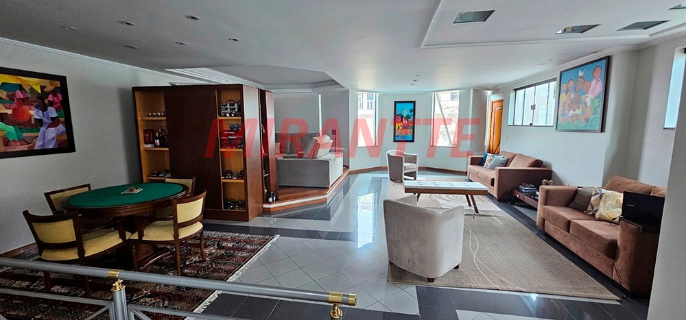 Sobrado de 380m² com 4 quartos em Jardim Guapíra