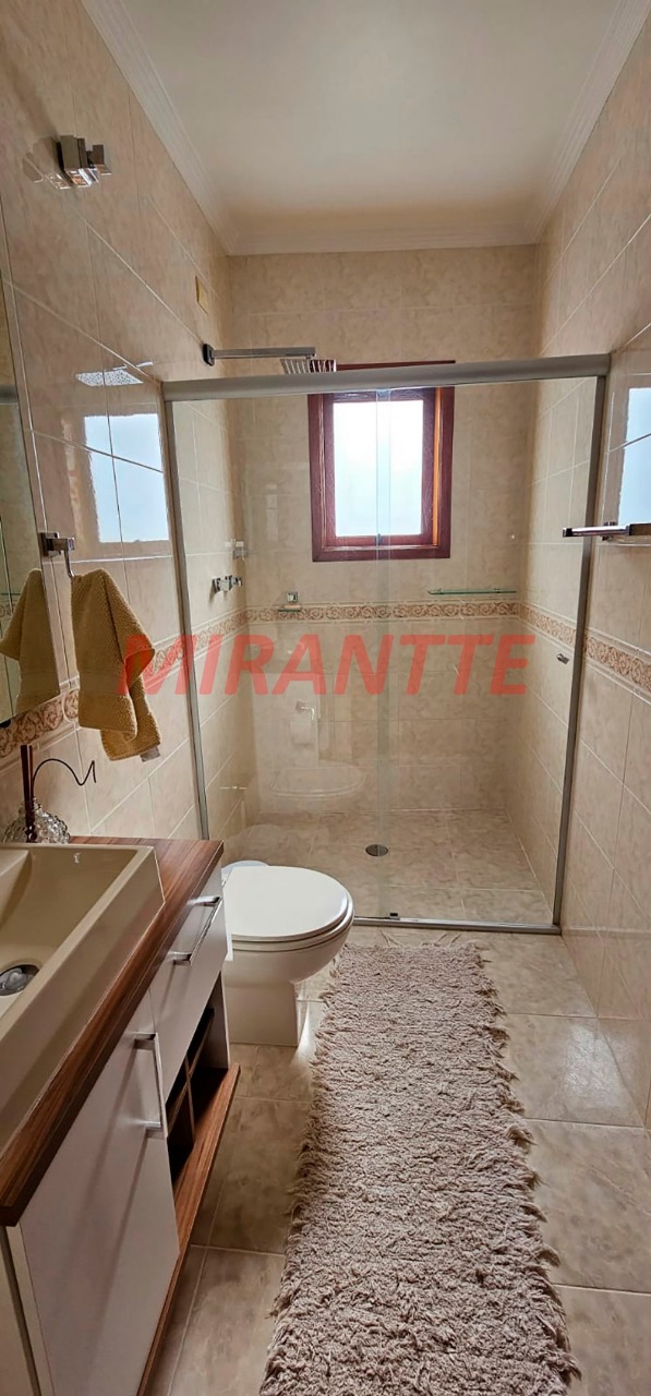 Sobrado de 380m² com 4 quartos em Jardim Guapíra