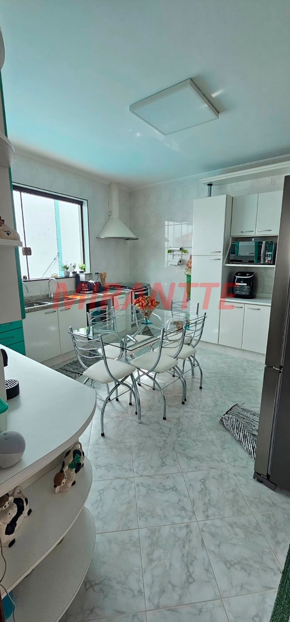 Sobrado de 380m² com 4 quartos em Jardim Guapíra