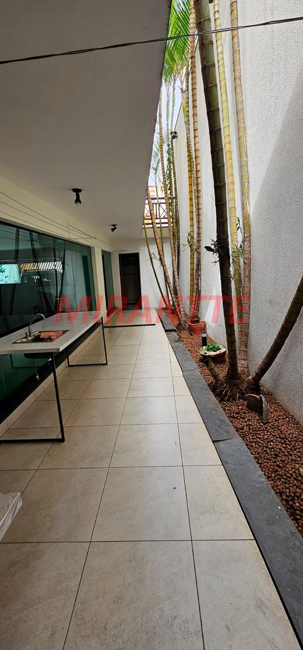 Sobrado de 380m² com 4 quartos em Jardim Guapíra