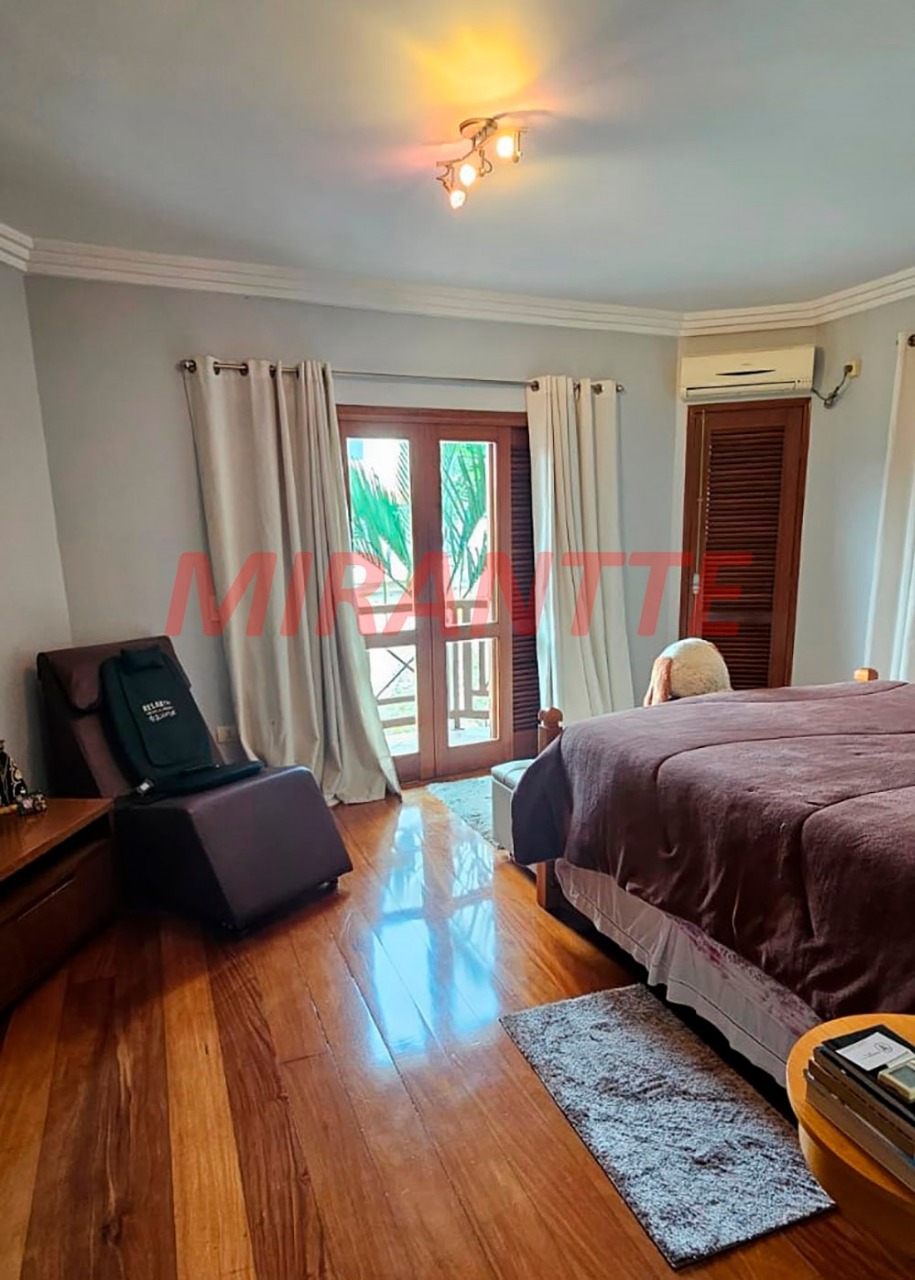 Sobrado de 380m² com 4 quartos em Jardim Guapíra