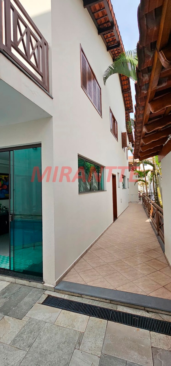 Sobrado de 380m² com 4 quartos em Jardim Guapíra
