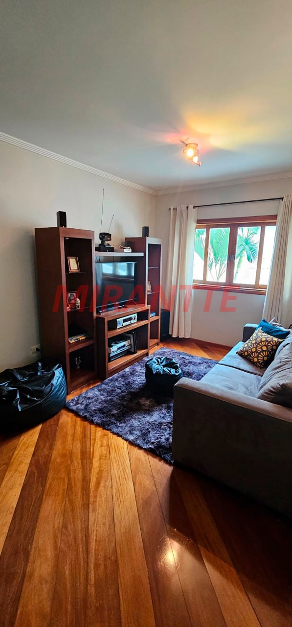 Sobrado de 380m² com 4 quartos em Jardim Guapíra