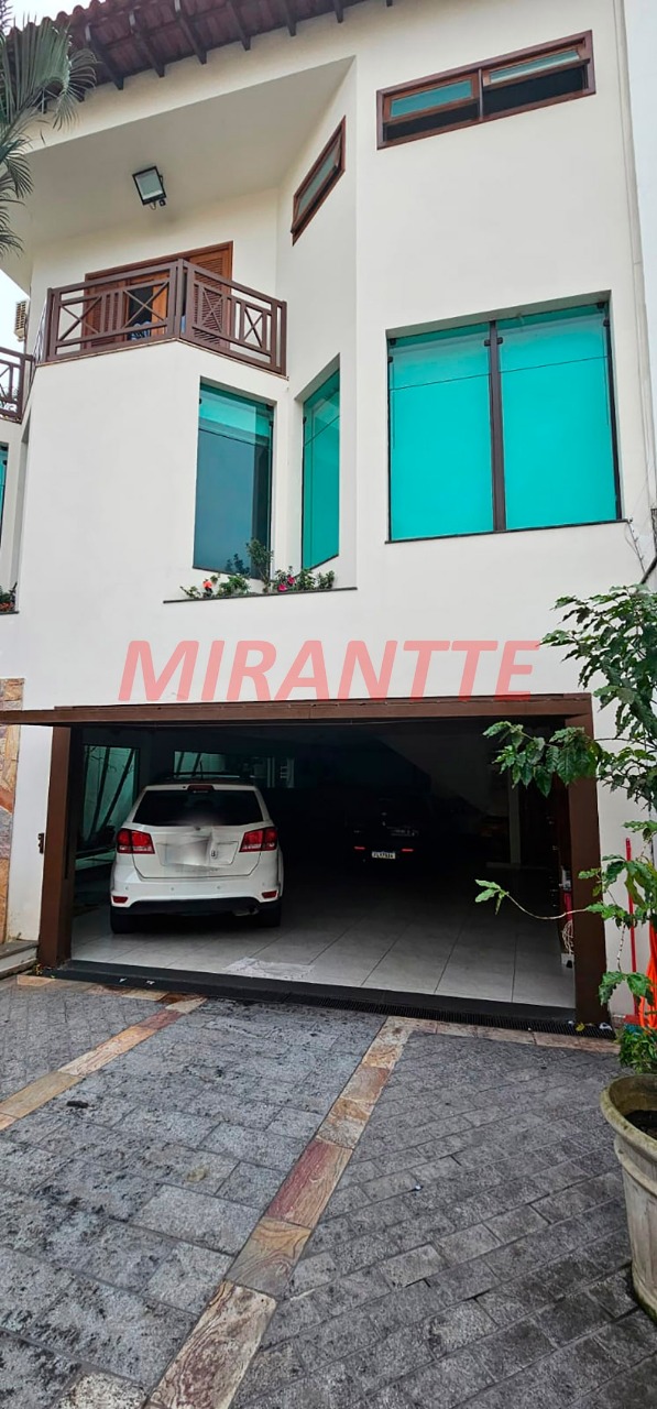 Sobrado de 380m² com 4 quartos em Jardim Guapíra