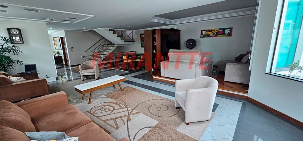 Sobrado de 380m² com 4 quartos em Jardim Guapíra