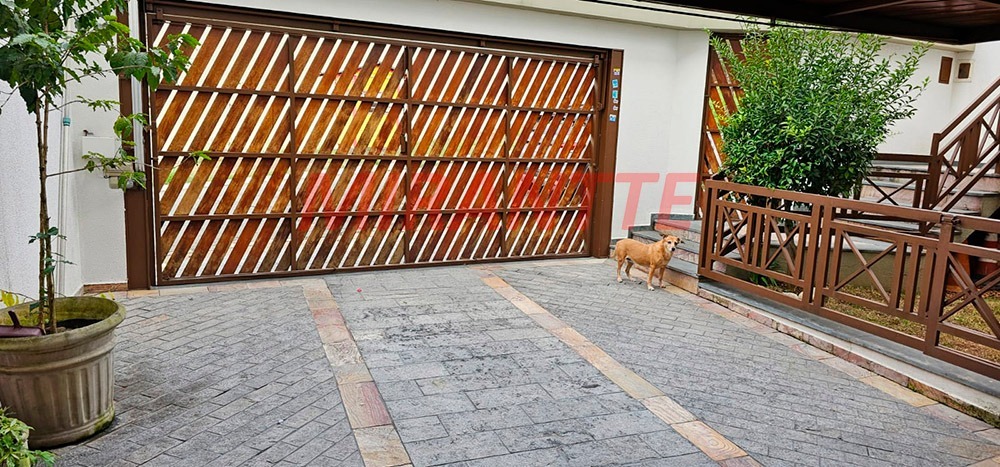 Sobrado de 380m² com 4 quartos em Jardim Guapíra