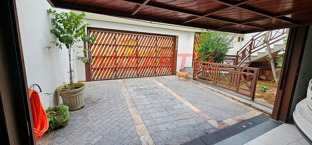 Sobrado de 380m² com 4 quartos em Jardim Guapíra