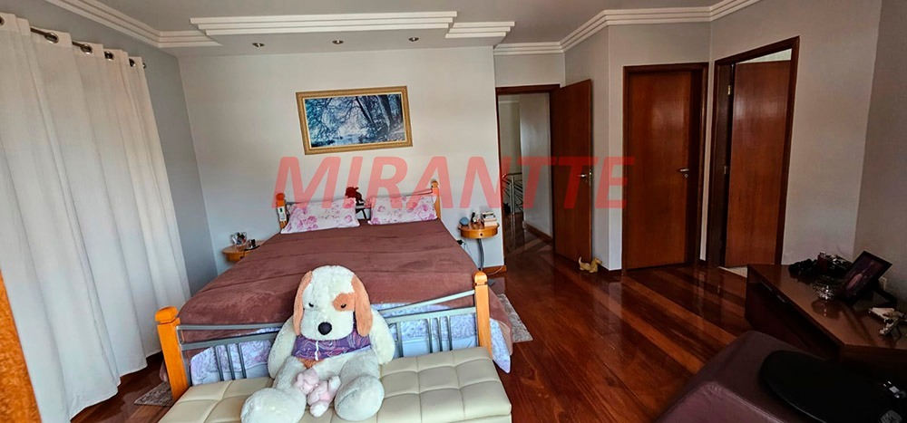 Sobrado de 380m² com 4 quartos em Jardim Guapíra
