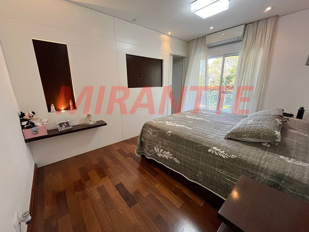 Cond. fechado de 370m² com 5 quartos em Tremembe