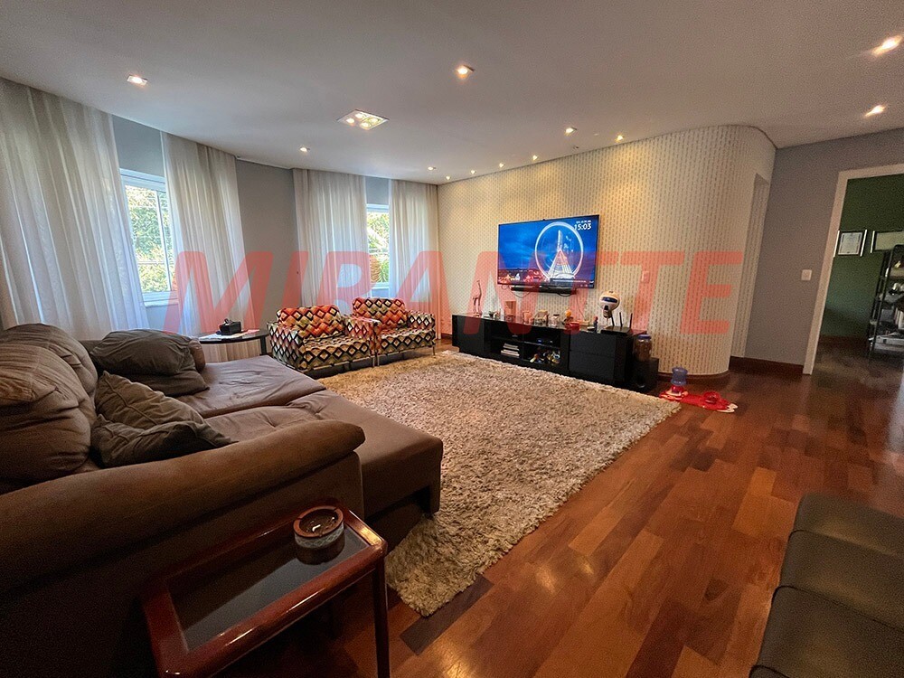 Cond. fechado de 370m² com 5 quartos em Tremembe