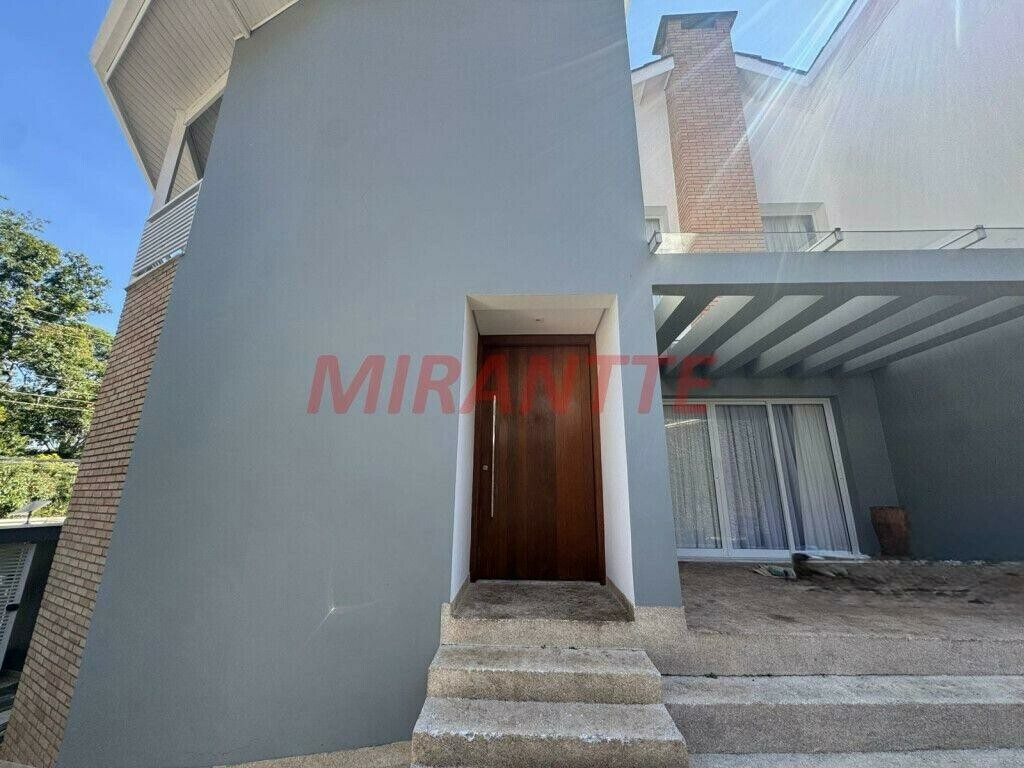 Cond. fechado de 370m² com 5 quartos em Tremembe