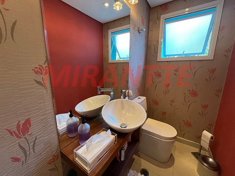 Cond. fechado de 370m² com 5 quartos em Tremembe