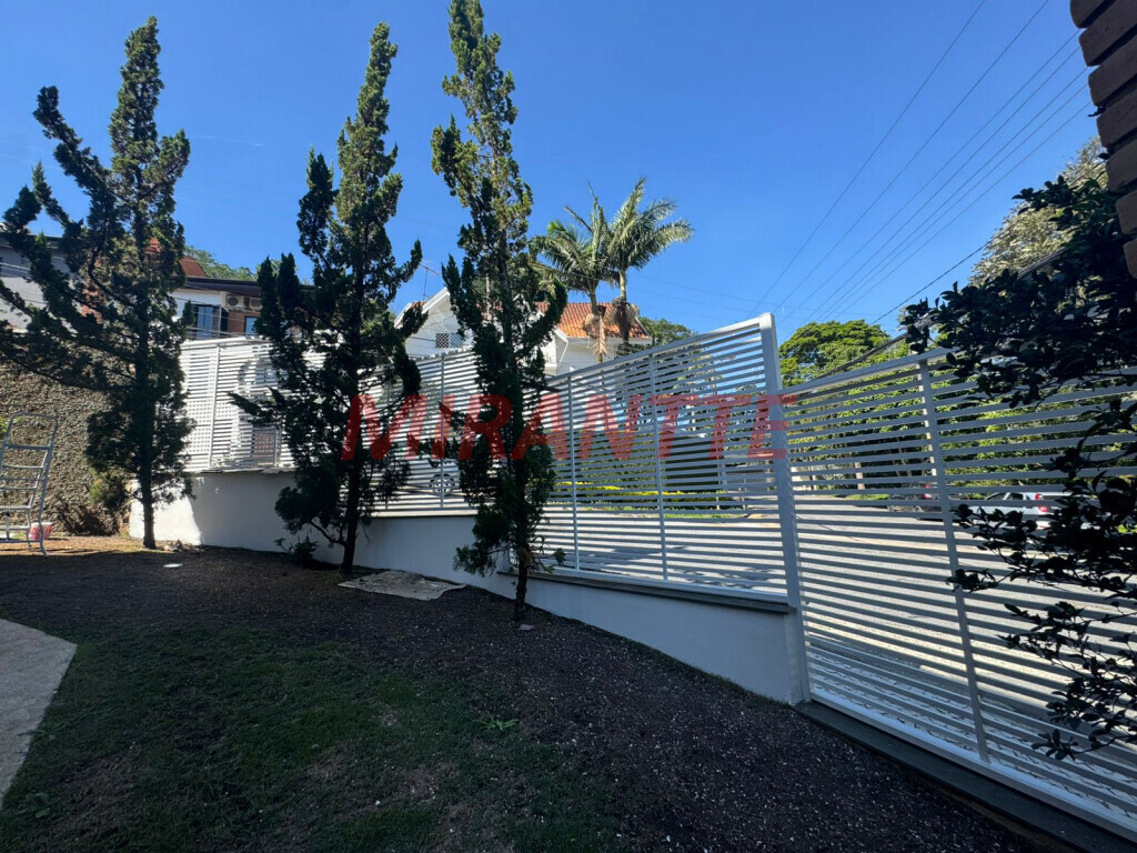 Cond. fechado de 370m² com 5 quartos em Tremembe