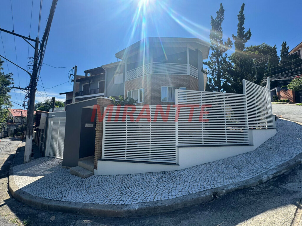 Cond. fechado de 370m² com 5 quartos em Tremembe