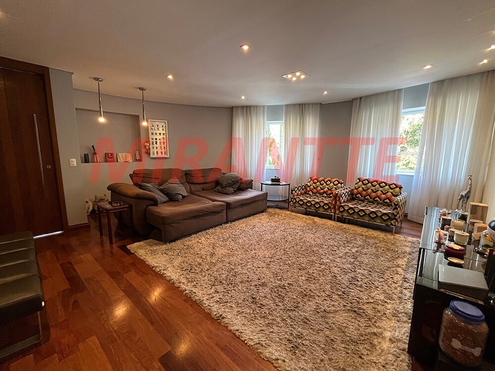 Cond. fechado de 370m² com 5 quartos em Tremembe
