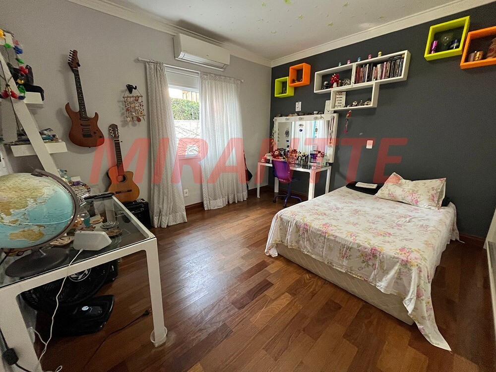 Cond. fechado de 370m² com 5 quartos em Tremembe