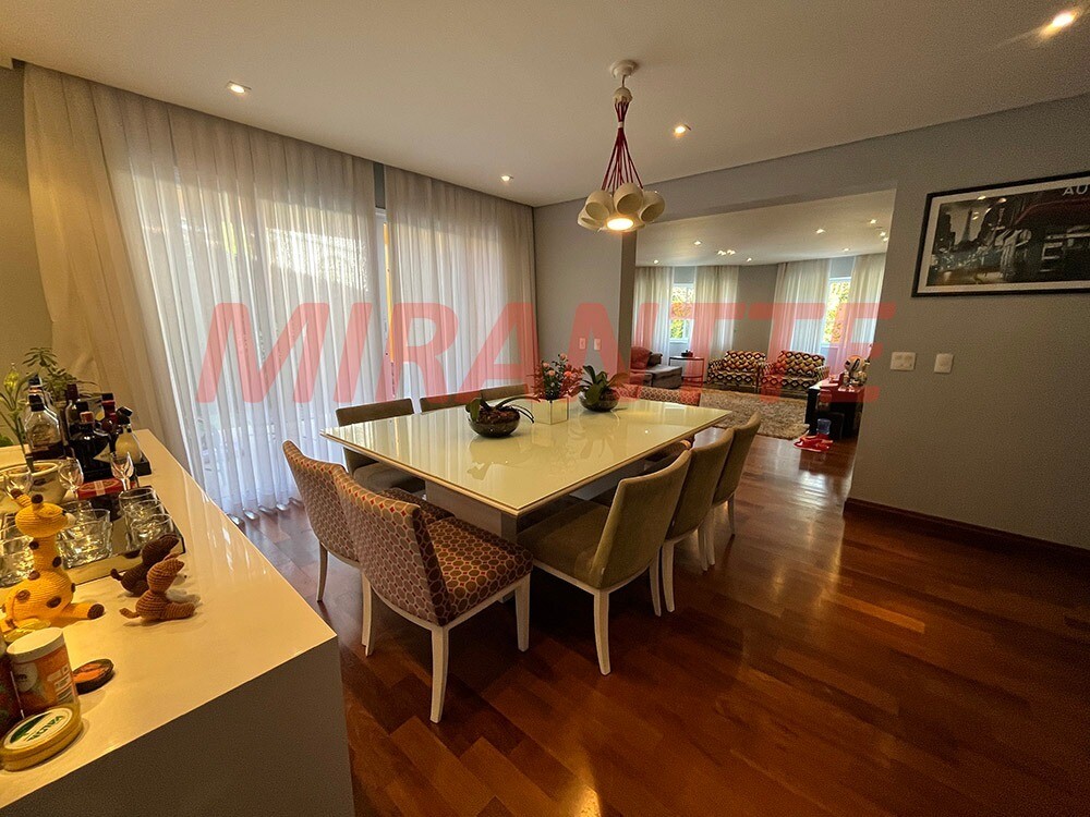 Cond. fechado de 370m² com 5 quartos em Tremembe