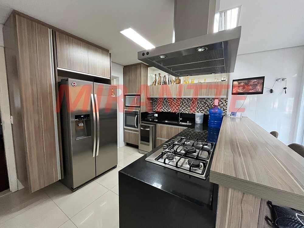 Cond. fechado de 370m² com 5 quartos em Tremembe