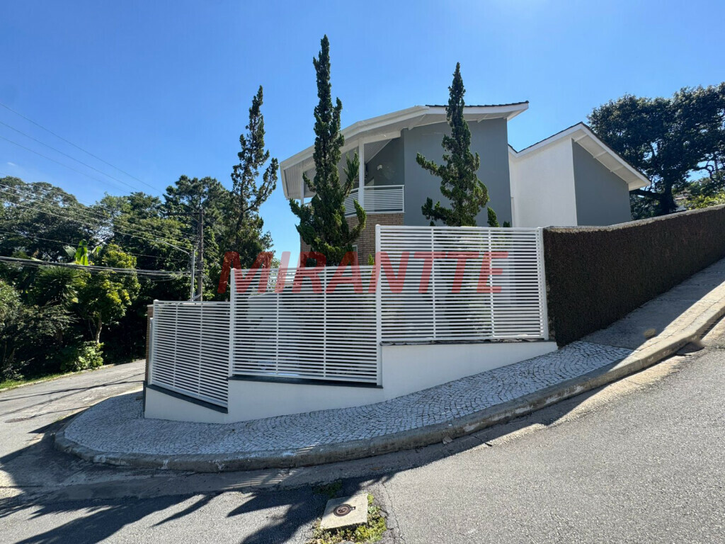 Cond. fechado de 370m² com 5 quartos em Tremembe