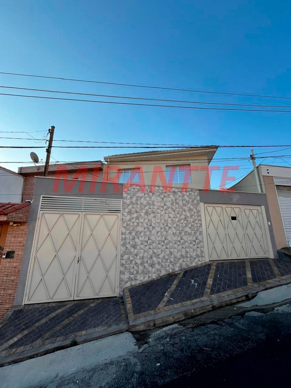 Sobrado de 100m² com 3 quartos em Água Fria
