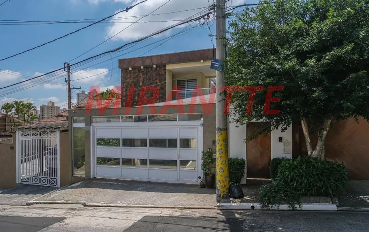 Sobrado de 160m² com 4 quartos em Conjunto Residencial Santa Terezinha