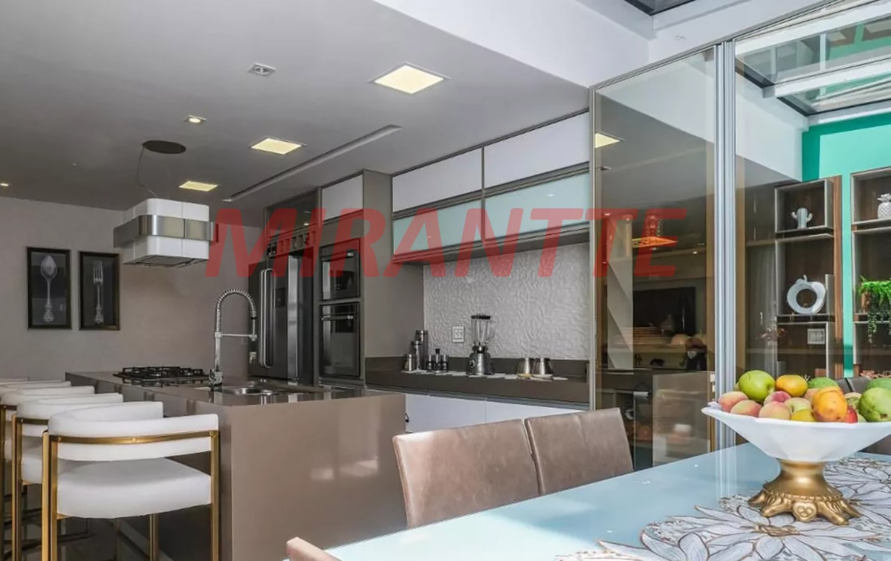 Sobrado de 160m² com 4 quartos em Conjunto Residencial Santa Terezinha