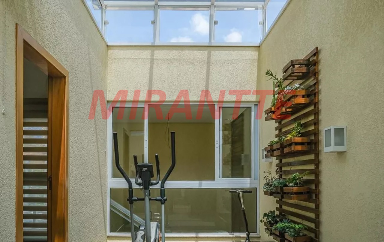 Sobrado de 160m² com 4 quartos em Conjunto Residencial Santa Terezinha