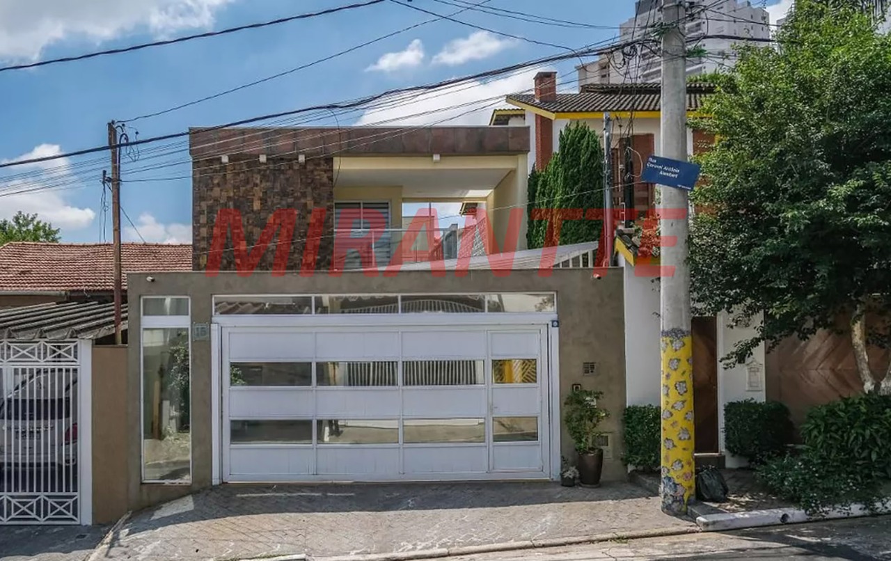 Sobrado de 160m² com 4 quartos em Conjunto Residencial Santa Terezinha