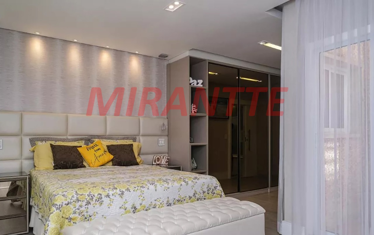 Sobrado de 160m² com 4 quartos em Conjunto Residencial Santa Terezinha