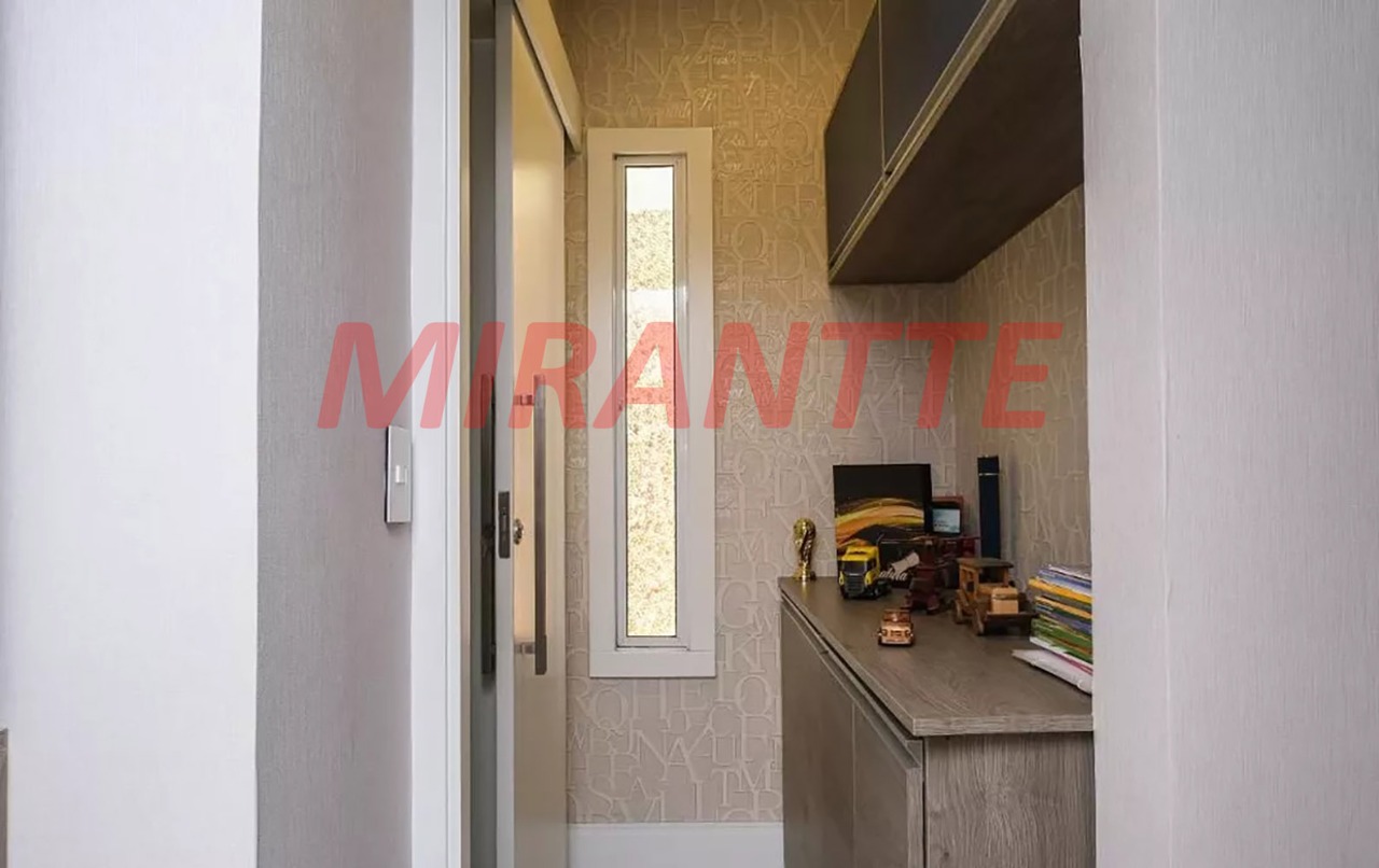 Sobrado de 160m² com 4 quartos em Conjunto Residencial Santa Terezinha