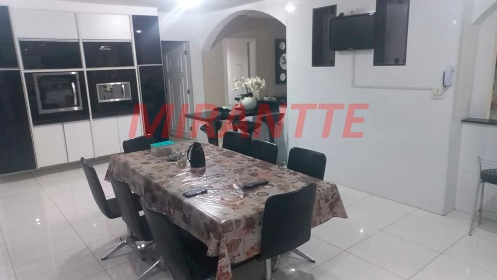 Sobrado de 300m² com 10 quartos em Vila Dionisia