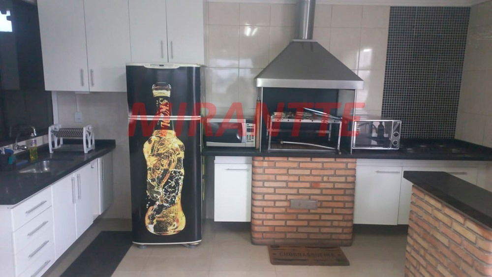 Sobrado de 300m² com 10 quartos em Vila Dionisia