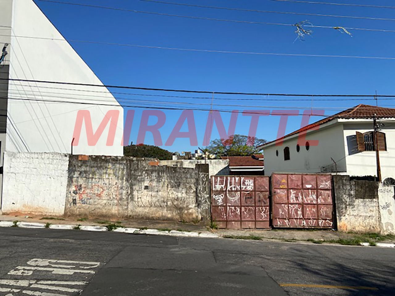 Terreno de 375m² em Vila Basileia