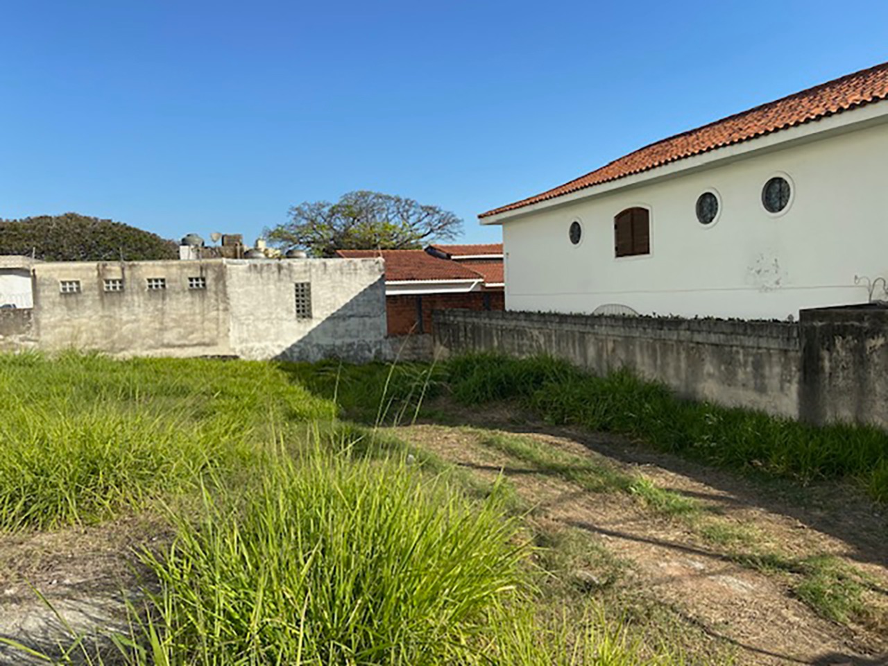 Terreno de 375m² em Vila Basileia