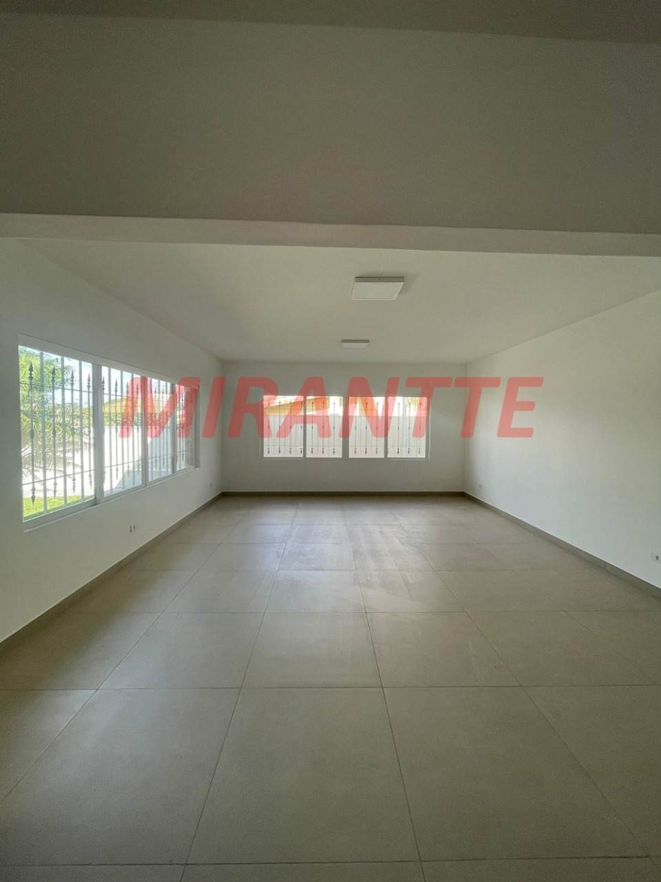Casa terrea de 400m² com 4 quartos em Tremembe