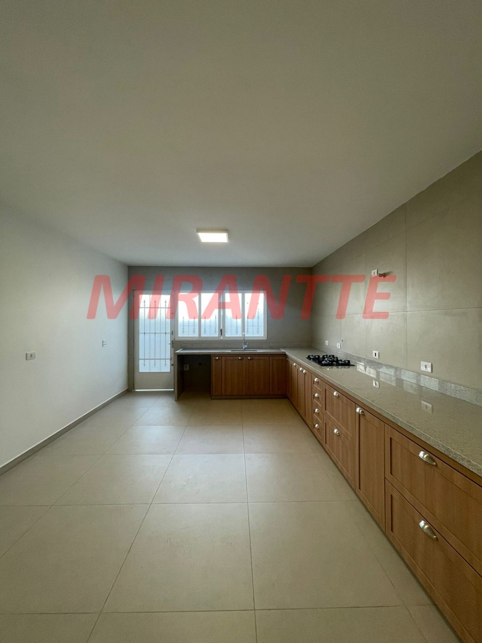 Casa terrea de 400m² com 4 quartos em Tremembe