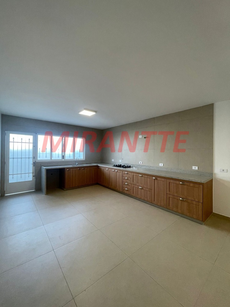 Casa terrea de 400m² com 4 quartos em Tremembe
