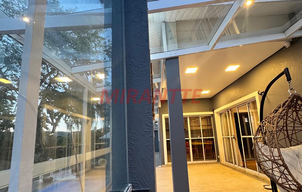 Cond. fechado de 365m² com 3 quartos em Serra da Cantareira