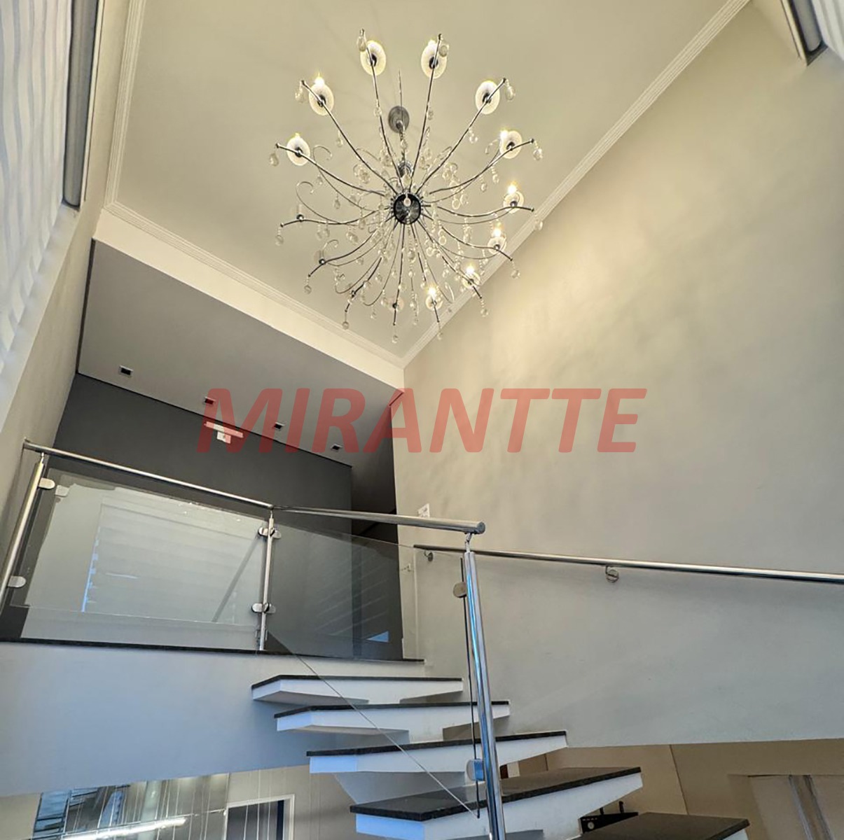 Cond. fechado de 365m² com 3 quartos em Serra da Cantareira