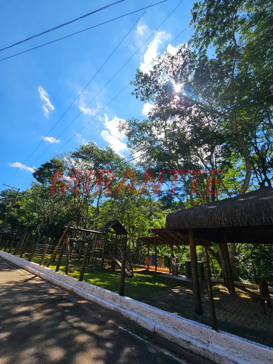 Cond. fechado de 365m² com 3 quartos em Serra da Cantareira