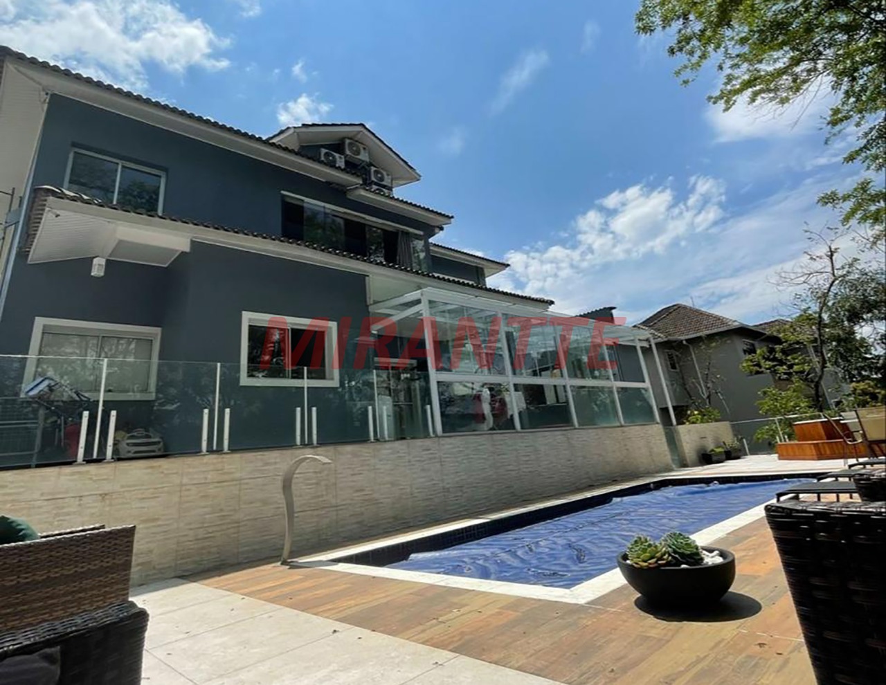 Cond. fechado de 365m² com 3 quartos em Serra da Cantareira