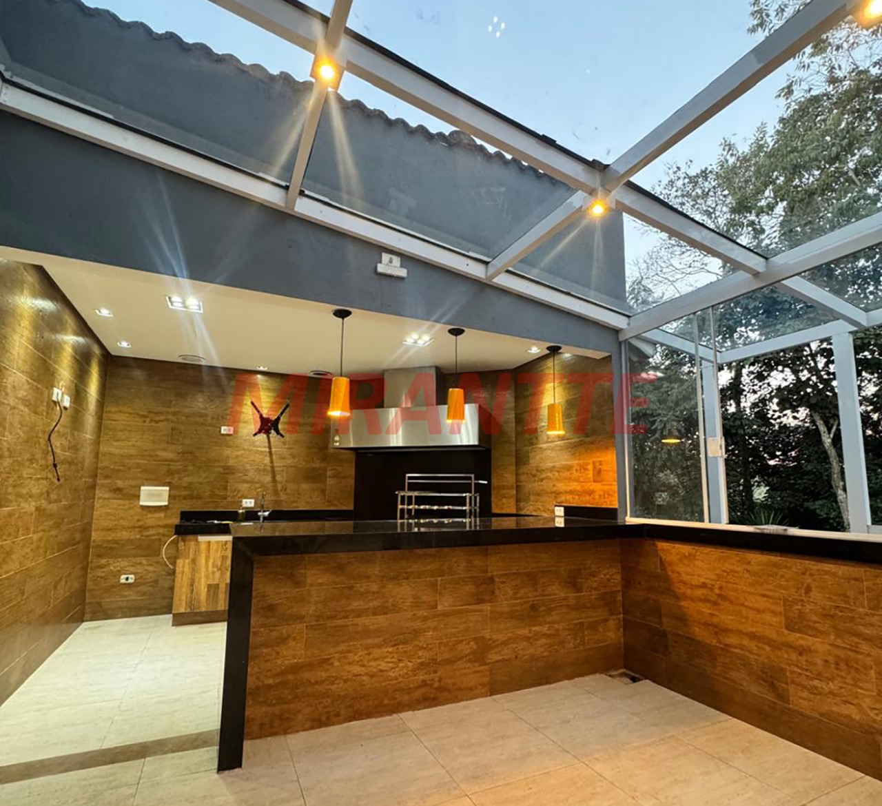 Cond. fechado de 365m² com 3 quartos em Serra da Cantareira