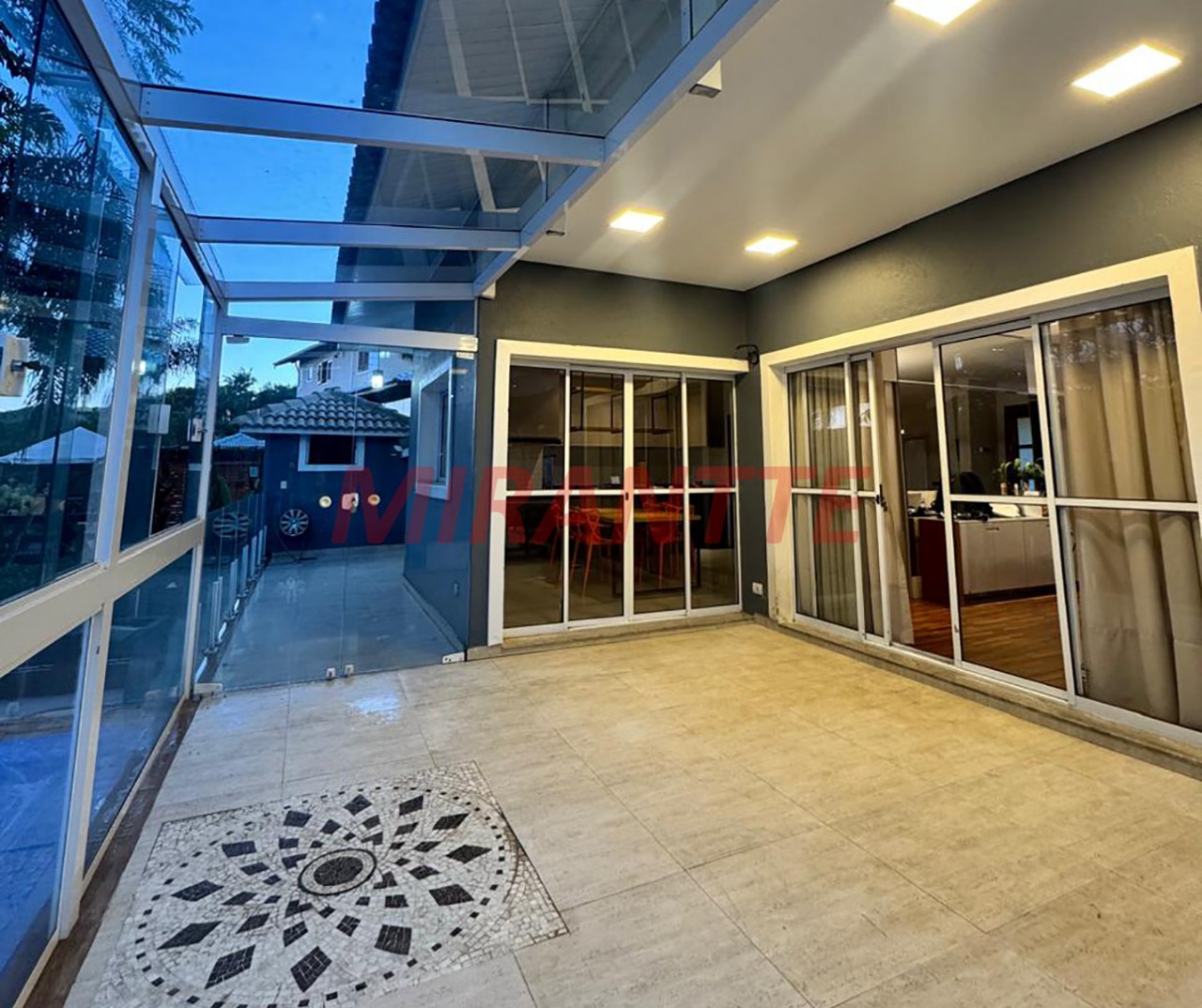 Cond. fechado de 365m² com 3 quartos em Serra da Cantareira