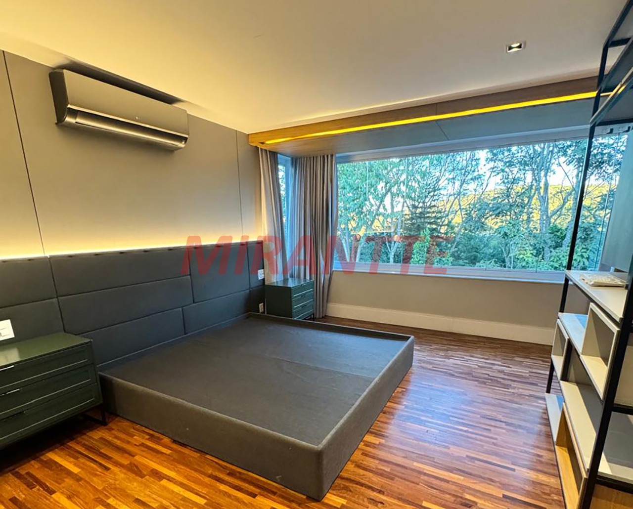 Cond. fechado de 365m² com 3 quartos em Serra da Cantareira