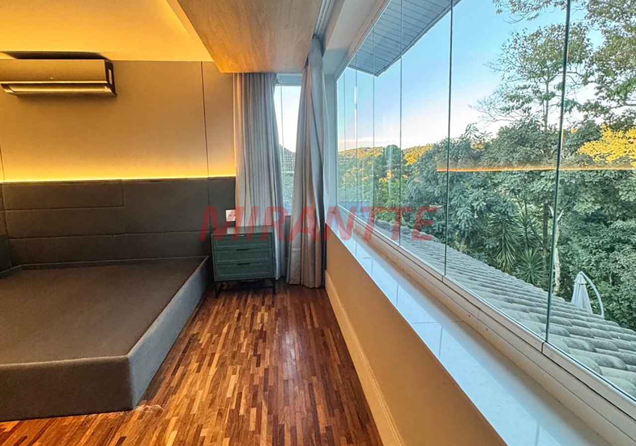 Cond. fechado de 365m² com 3 quartos em Serra da Cantareira