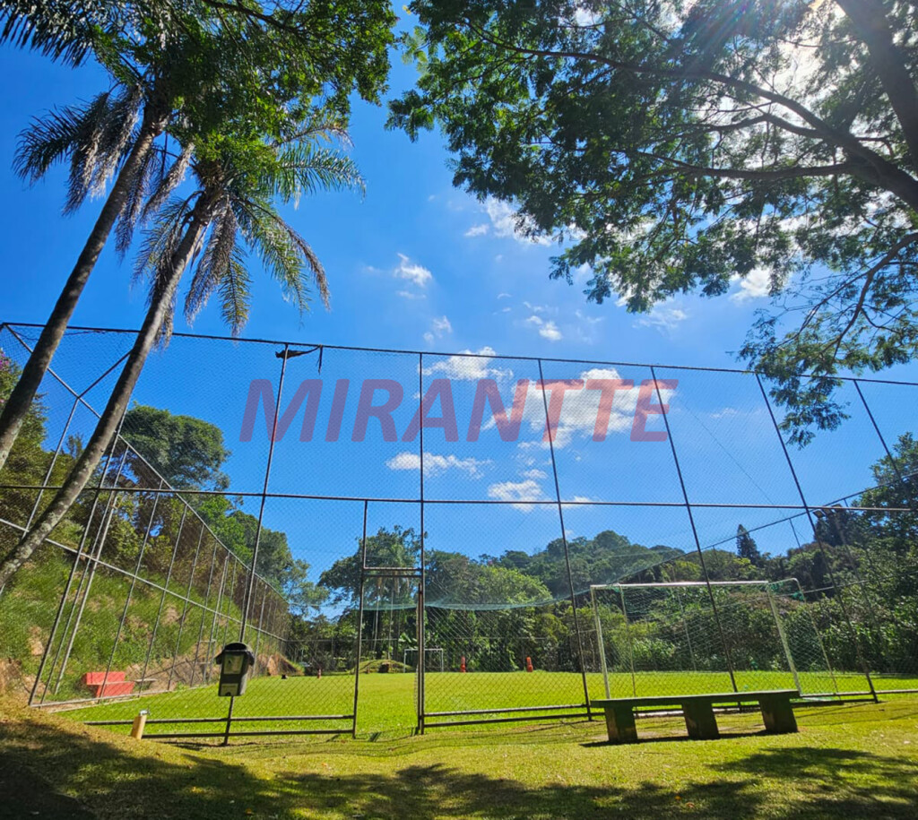 Cond. fechado de 365m² com 3 quartos em Serra da Cantareira